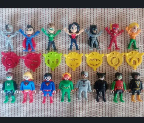 Lote Kinder Ovo Playmobil DC