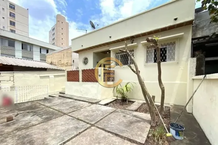 OPORTUNDIADE CASA COM AMPLO QUINTAL