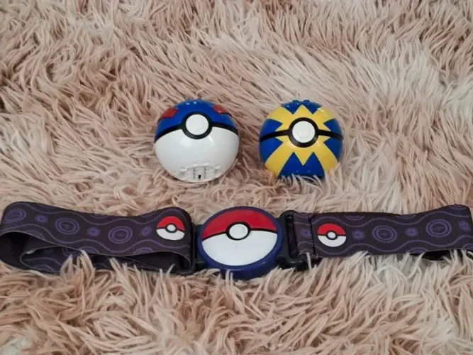 Conjunto de cinto pokemon com pokeball