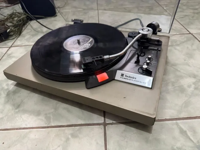 Toca disco technics sl-23 com regulagem pitch