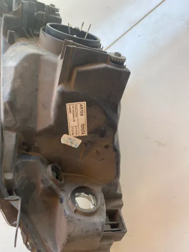 Vendo farol do Etios lado direito original 