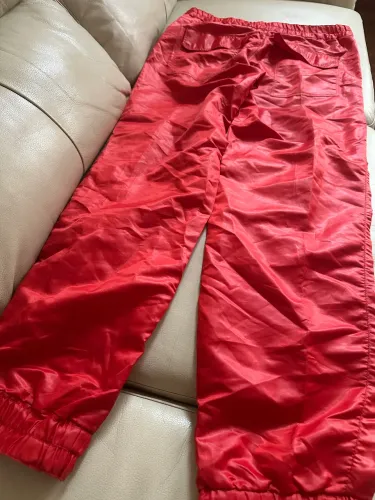 Calça de nylon 