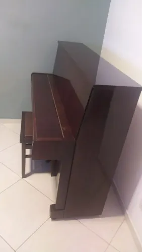 Piano antigo.