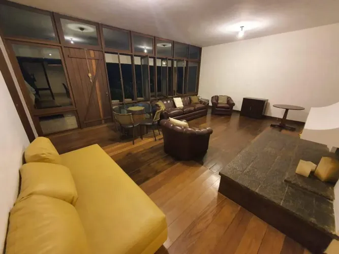 Casa 03 quartos na orla da Pampulha.