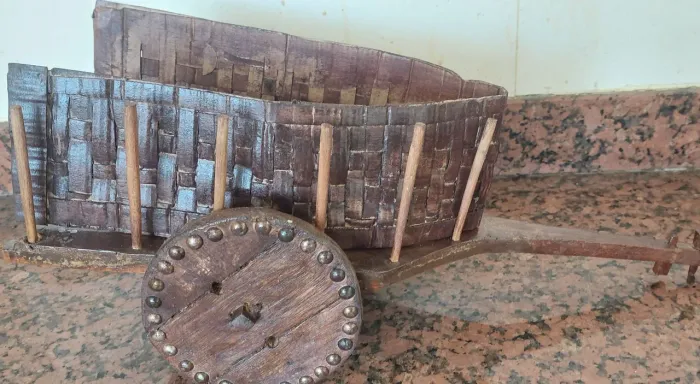 Miniatura de carro de boi feita artesanalmente enfeite decoração cenário antiguidade