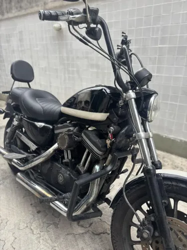 Harley Davidson XL 883 R - Ano 2009