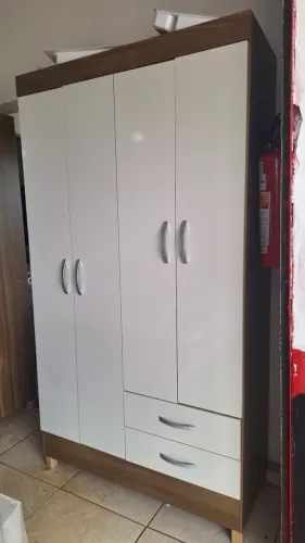 Guarda roupa de solteiro