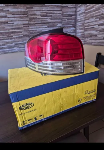 Vendo lanterna NOVA Palio traseira lado direito passageiro