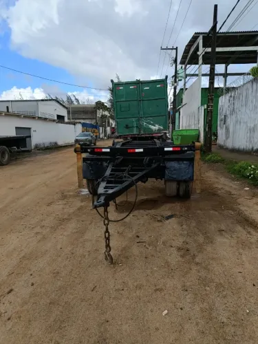 Implemento Rodoviário Porta-Contêiner Roll-On / Roll-Off 2 Eixos