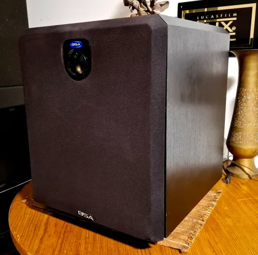 SUBWOOFER BSA W10 10" 250W 25Hz<br>Acesse: www.bassofficeht.com.br