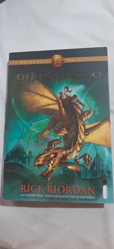 Livro: O herói perdido (os heróis do olimpo)