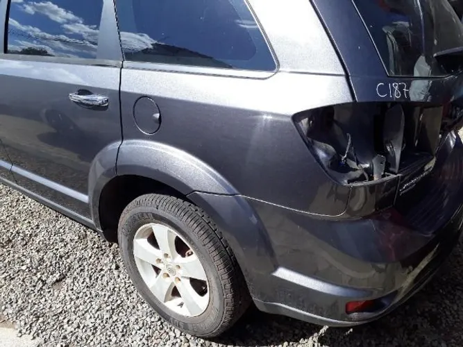 Lateral esquerda dodge journey