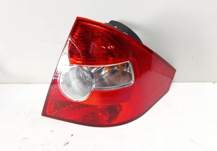 Lanterna ford fiesta nova original 06/10