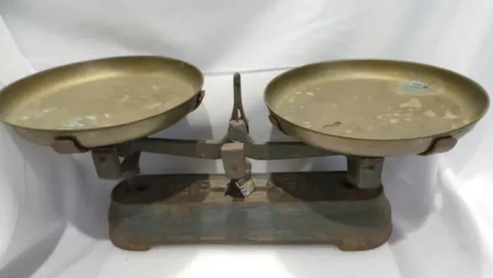 Antiga balança dos anos 60 de 20kg com pratos