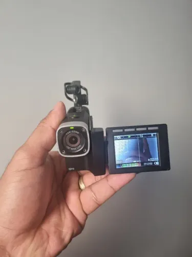 Câmera de ação Zoom Q4