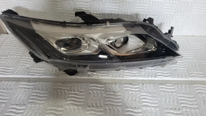 Farol direito eclipse cross 