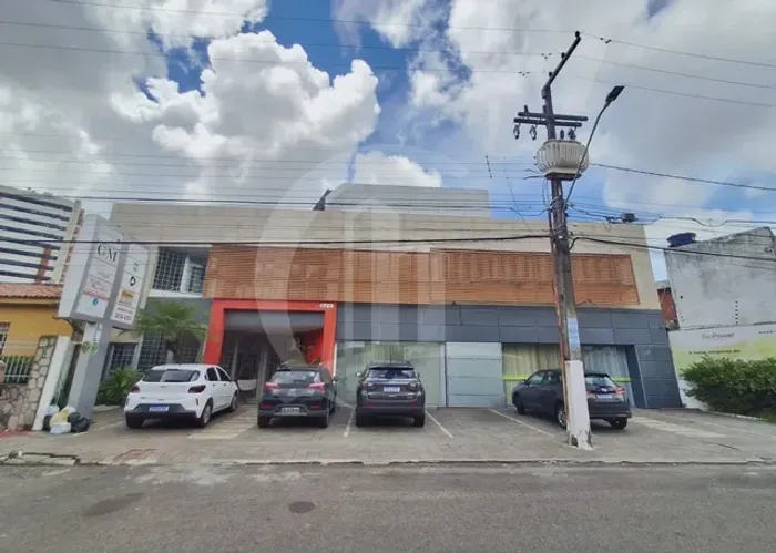 Sala comercial em ótima localização na Av. Gonçalo Prado Rolemberg.