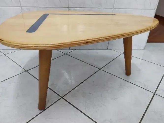 mesa de centro com pés palito