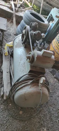 Compressor de ar antigo , Funciona mas com pouca eficiência 