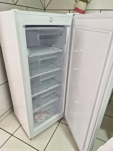 Freezer Vertical 147 litros - Novo