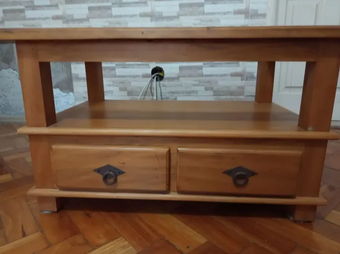 Mesa de centro de madeira de demolição