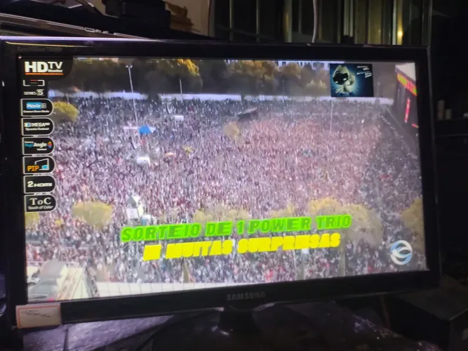 Vendo tv Samsung 26 polegadas top de linha com conversor integrado obs. Não e smartv 