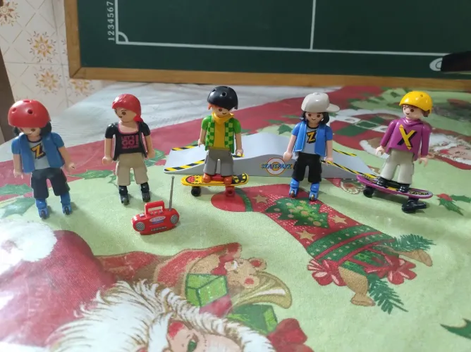 Playmobil skate e patins com pista conforme as fotos 