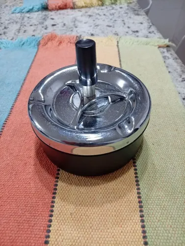 Cinzeiro retro.
