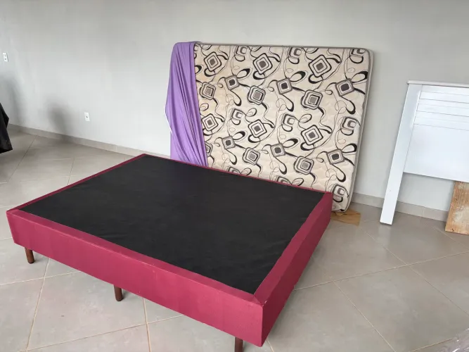 Vendo cama casal com cabeceira e base