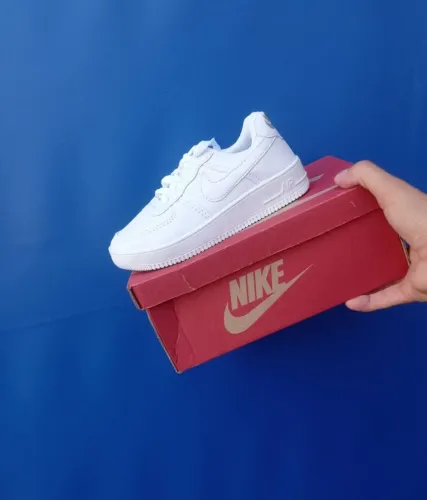Tênis infantil Nike branco