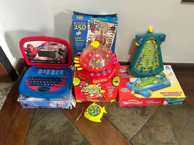 Lote de brinquedos