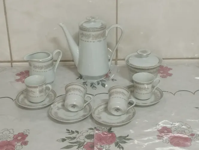Jogo de café em Porcelana Real 