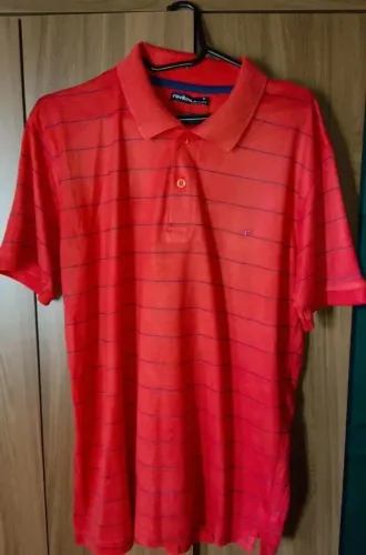Camisa Polo Vermelha com Listras