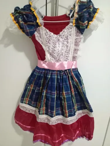 Vestido de festa junina infantil praticamente novo Para crianças entre 6 e 7 anos Valor pa
