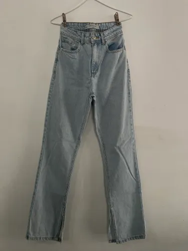 Calça jeans clara reta 