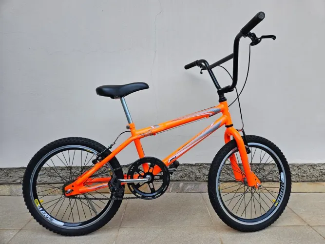 Bicicleta infantil aro 20 em excelente estado