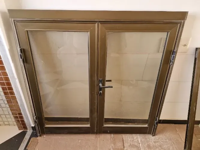 JANELA VIDRO E ESQUADRIA BRONZE