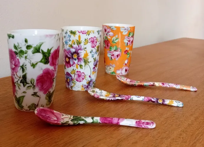 Porcelana italiana Copos e Colheres Florais