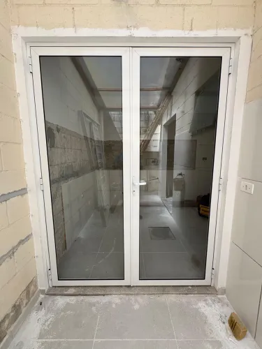 Porta de alumínio e vidro sob medida