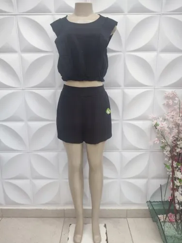 Conjunto Preto Elegante Cropped e Short - Sofisticação e Conforto para Qualquer Ocasião!