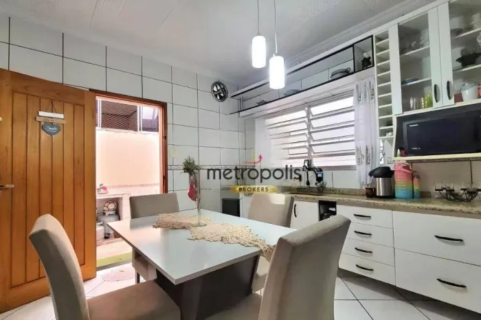 Terreno com 3 casas, sendo cada uma com 3 quartos. Parque das Nações - Santo André