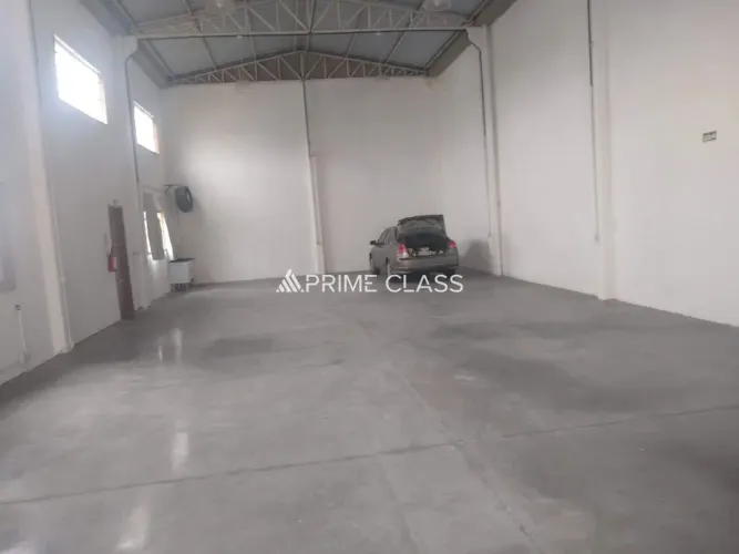 Pavilhão com 237m² para alugar no bairro São Luis em Canoas