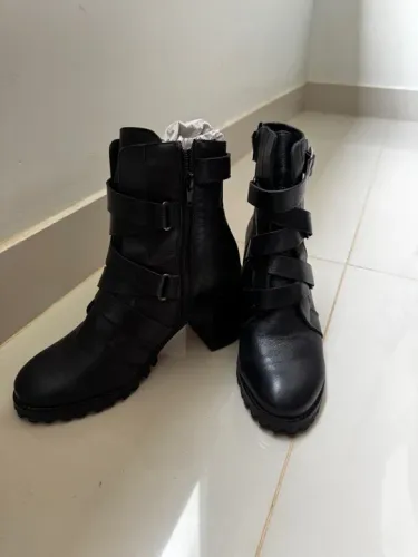 Botas coturno de Couro Femininas - Preta