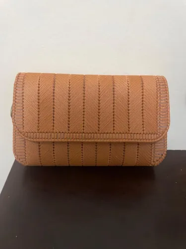 Bolsas linda de croche e de tela.