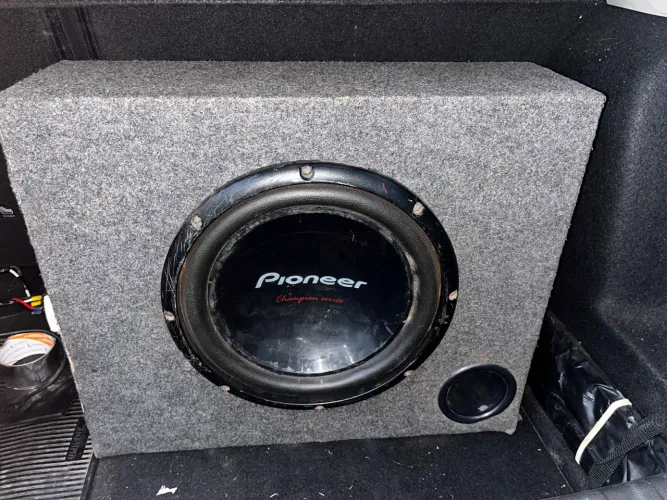 CAIXA DE SOM (SUBWOOFER)