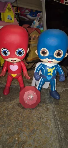 Bonecos da série Luccas Neto e Gi e os aventureiros youtube