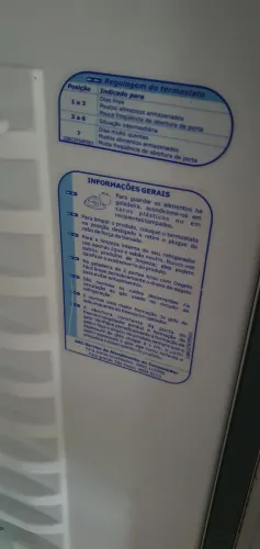 Vende-se uma geladeira , baixamos o valor .