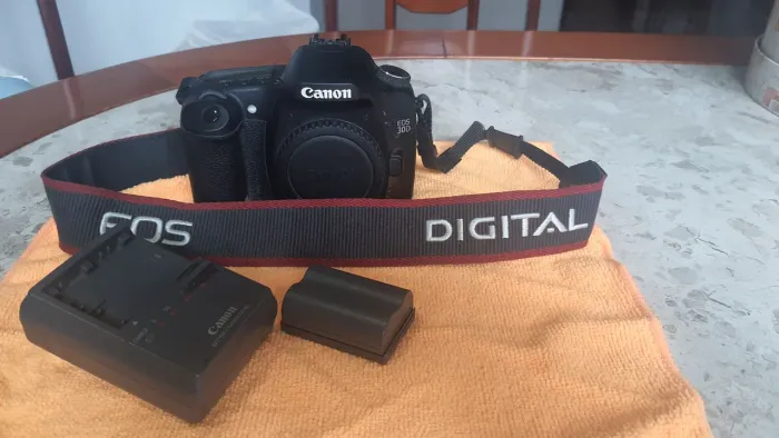 Maquina fotográfica Canon 30D