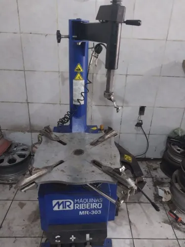 Máquina de Montar e Desmontar Pneus MR 303MR Ribeiro MR-303