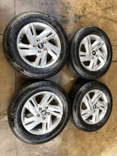 Rodas Creta aro 16+ pneus Goodyear semi novos 